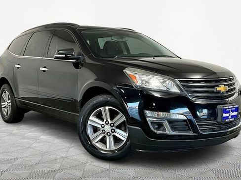 Used 2017 Chevrolet Traverse LT image 1