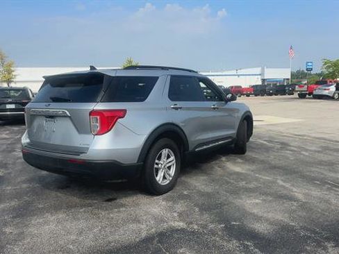Used 2022 Ford Explorer XLT image 8