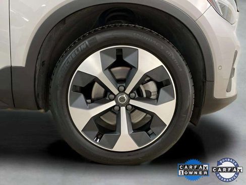 Used 2025 Volvo XC40 B5 Plus image 30