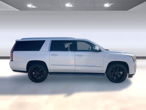 Used 2018 Cadillac Escalade ESV Luxury image 36