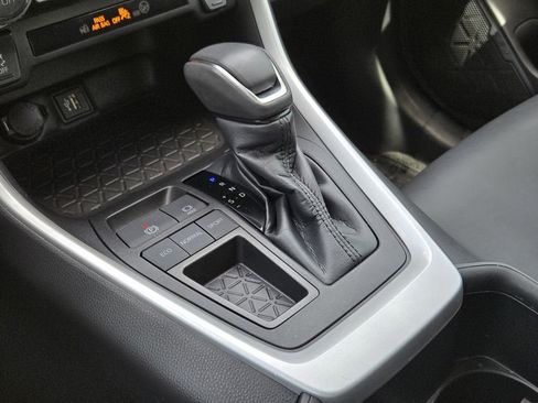 Used 2023 Toyota RAV4 XLE Premium FWD image 9