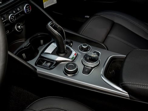 New 2025 Alfa Romeo Giulia w/ Driving Assist Package image 18