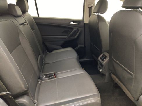 Used 2019 Volkswagen Tiguan SE image 19