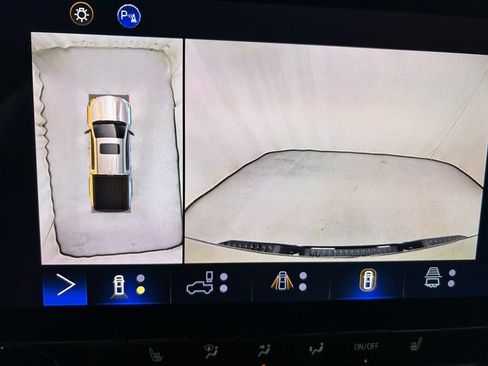 Used 2024 Chevrolet Colorado ZR2 w/ Technology Package AWD/4WD image 19