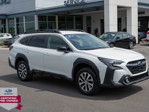 Certified 2025 Subaru Outback Premium AWD/4WD image 1