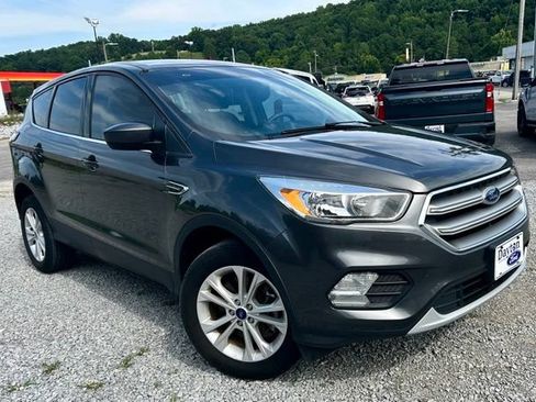 Used 2017 Ford Escape SE AWD/4WD image 2