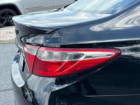 Used 2016 Toyota Camry SE w/ Moonroof Package FWD image 29