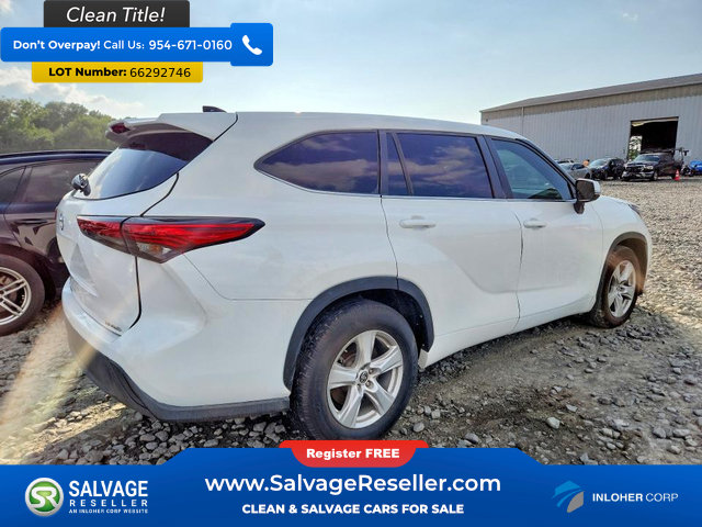 Used 2023 Toyota Highlander LE AWD/4WD image 4