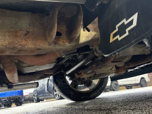 Used 2013 Chevrolet Avalanche LTZ image 23