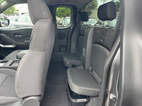 Certified 2025 Nissan Frontier SV w/ Tow Package RWD image 8