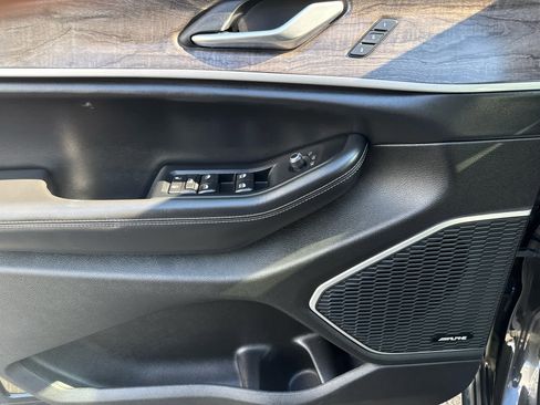 Used 2023 Jeep Grand Cherokee L Limited w/ Luxury Tech Group II image 10