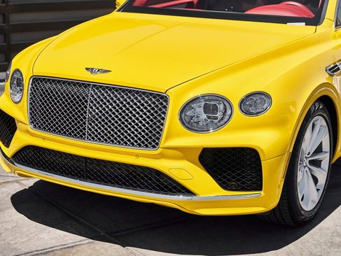 Used 2023 Bentley Bentayga AWD/4WD image 6