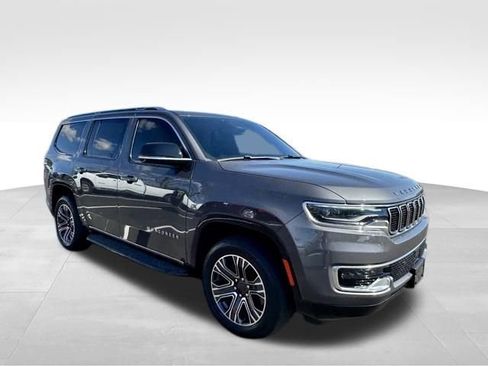 Used 2023 Jeep Wagoneer 4WD w/ Premium Group I image 11