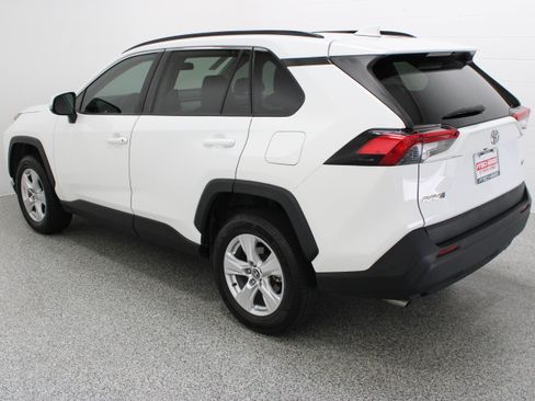 Used 2020 Toyota RAV4 XLE w/ Convenience Package FWD image 9