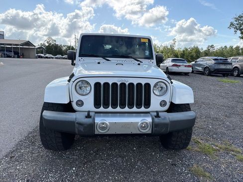 Used 2015 Jeep Wrangler Unlimited Sahara w/ Dual Top Group AWD/4WD image 2
