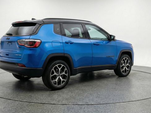 Used 2025 Jeep Compass Limited image 9