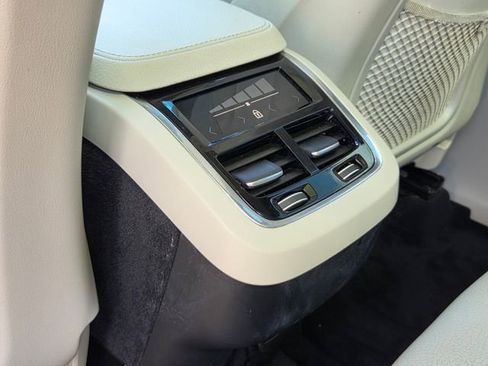 Used 2022 Volvo XC90 T5 Momentum w/ Climate Package FWD image 15