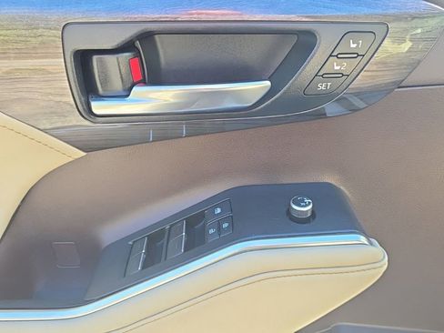 Used 2021 Toyota Highlander Limited image 22