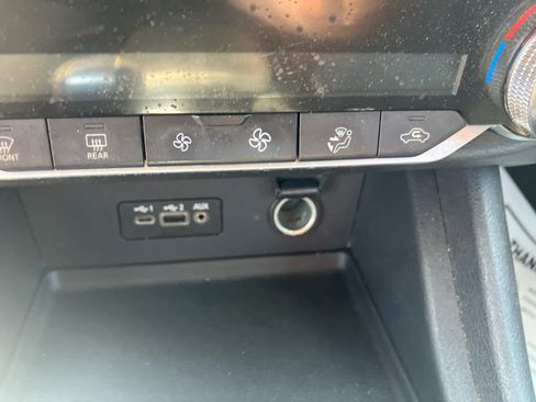 Used 2021 Nissan Sentra SV FWD image 15
