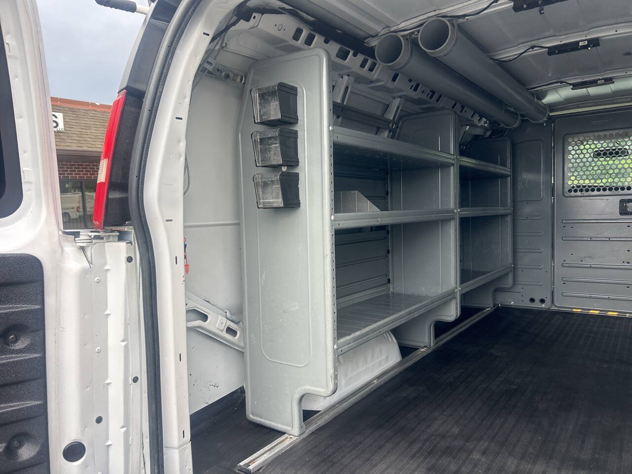 Used 2017 Chevrolet Express 2500 RWD image 21