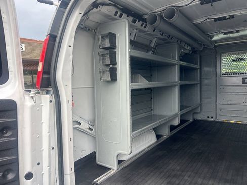Used 2017 Chevrolet Express 2500 RWD image 21