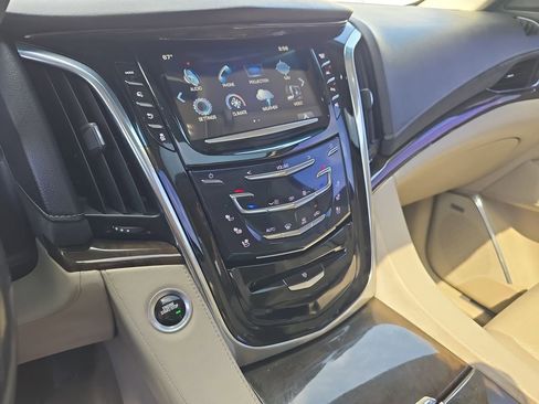 Used 2018 Cadillac Escalade Luxury image 21