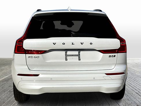 Used 2022 Volvo XC60 B5 Momentum w/ Advanced Package image 7
