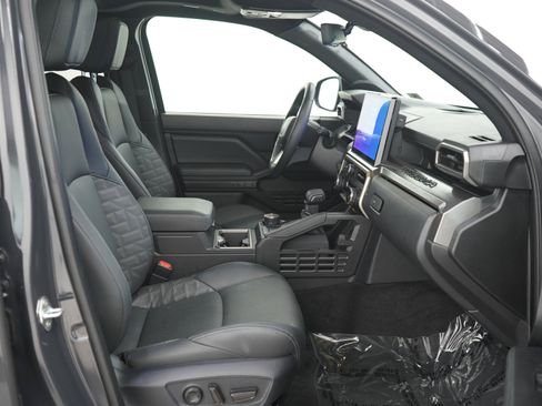 Used 2024 Toyota Tacoma TRD Off-Road w/ TRD Off Road Premium Package AWD/4WD image 11