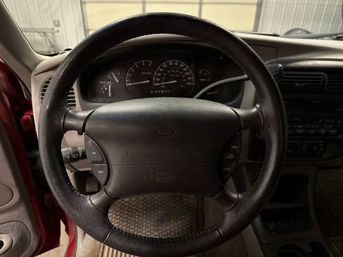 Used 2001 Ford Explorer XLT image 10