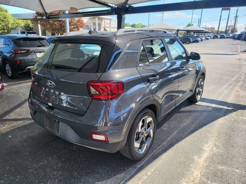 Used 2025 Hyundai Venue SEL FWD image 8