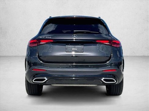 Used 2026 Mercedes-Benz GLC 300 image 4
