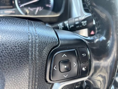 Used 2017 Toyota Highlander Limited Platinum AWD/4WD image 34