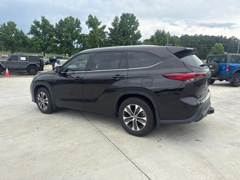 Used 2021 Toyota Highlander XLE FWD image 21