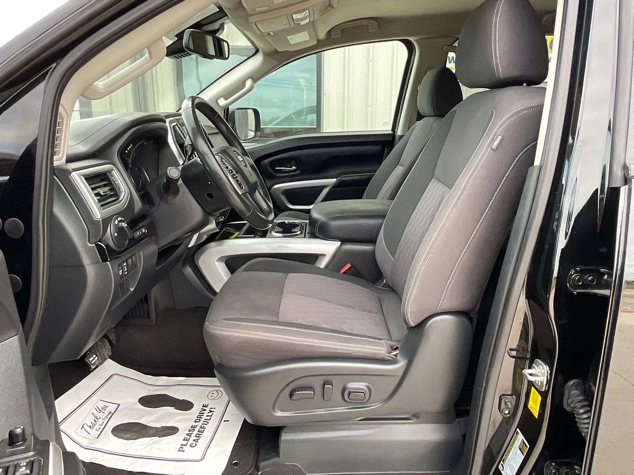 Used 2021 Nissan Titan SV w/ SV Convenience Package AWD/4WD image 19
