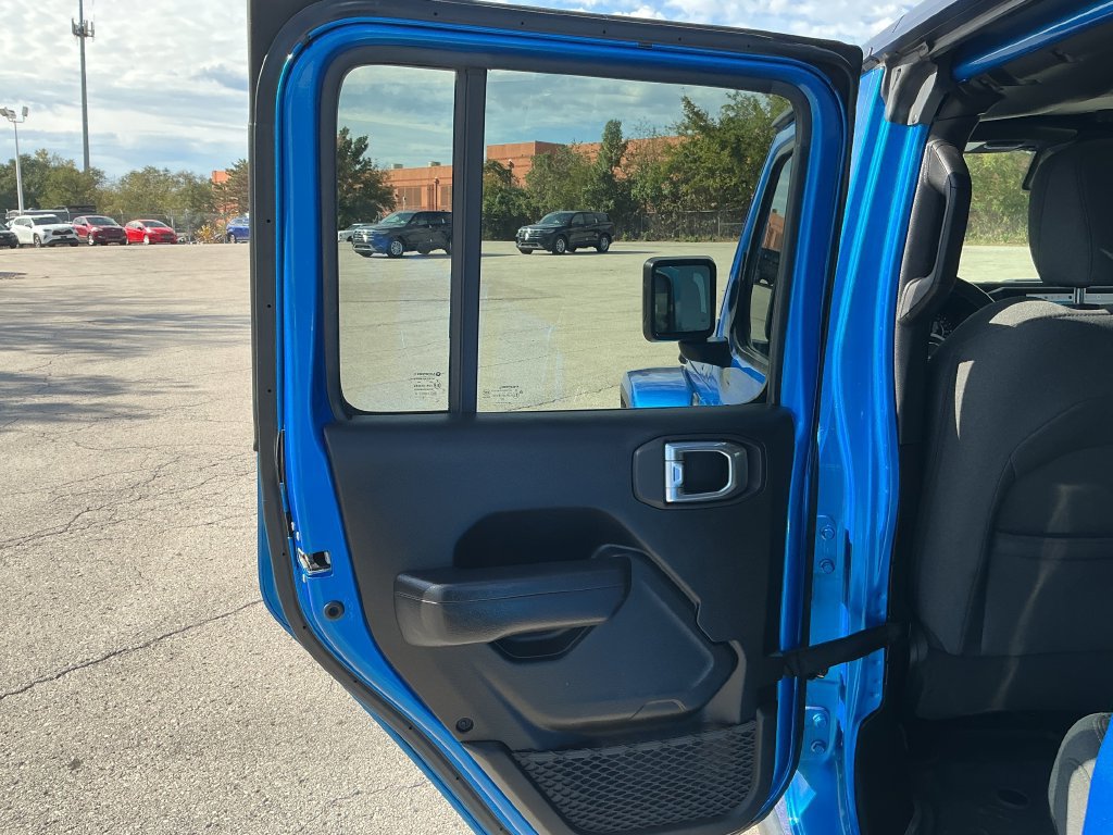 Used 2024 Jeep Gladiator Sport AWD/4WD image 17