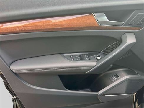 Used 2023 Audi Q5 2.0T Prestige w/ Prestige Package image 17