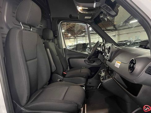 Used 2025 Mercedes-Benz Sprinter 2500 image 12