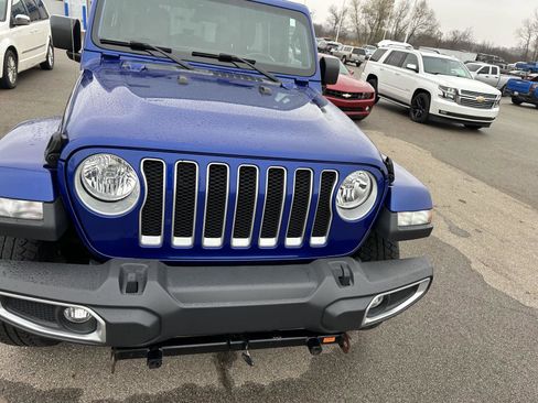 Used 2018 Jeep Wrangler Unlimited Sahara w/ Cold Weather Group image 16