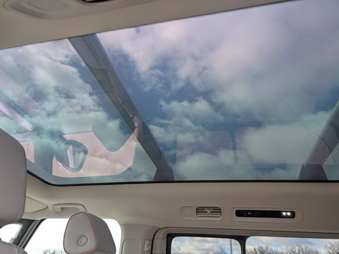 New 2025 Volkswagen ID. Buzz 1st Edition image 7