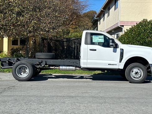 Used 2024 Ford F350 XLT image 6