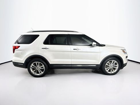 Used 2018 Ford Explorer Limited w/ Equipment Group 301A FWD image 2