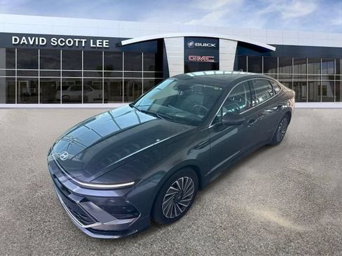 Used 2025 Hyundai Sonata Limited FWD image 3