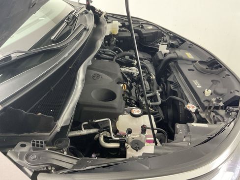 Used 2021 Toyota Sienna XLE FWD image 19