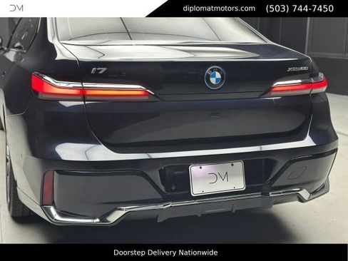 Used 2024 BMW i7 xDrive60 AWD/4WD image 16