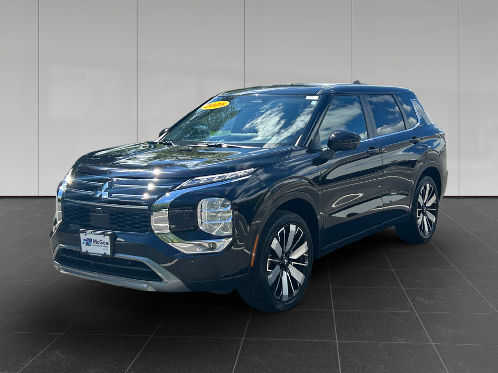 Used 2025 Mitsubishi Outlander SE AWD/4WD image 1