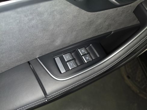 Used 2022 Audi S8 w/ S8 Comfort Plus Package AWD/4WD image 27