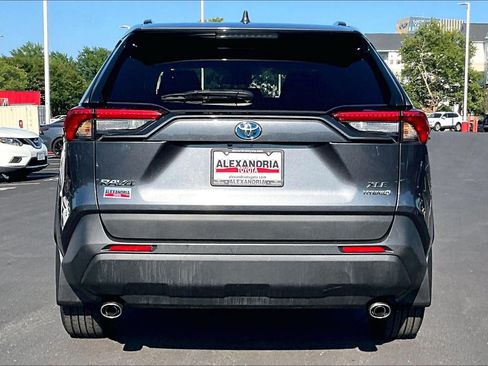 Used 2021 Toyota RAV4 XLE w/ Convenience Package AWD/4WD image 4