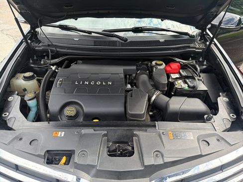 Used 2018 Lincoln MKT AWD image 26