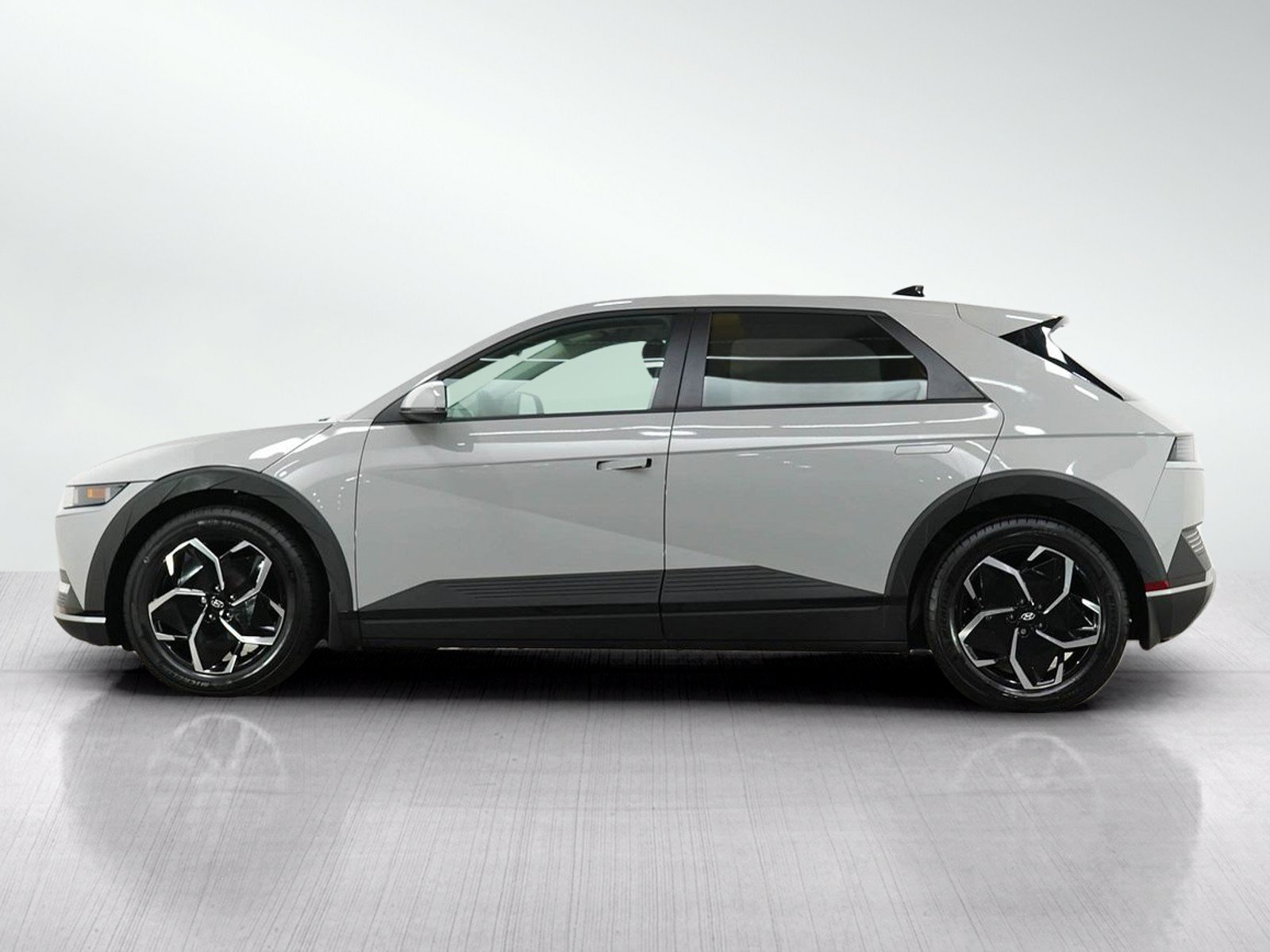 Certified 2024 Hyundai Ioniq 5 SE AWD/4WD image 3