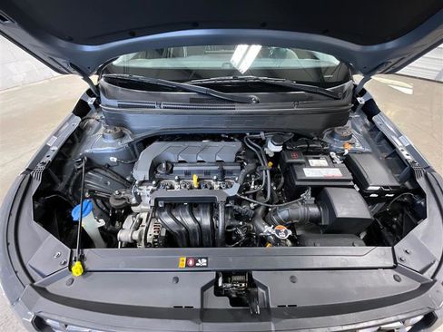 Used 2022 Hyundai Venue Limited FWD image 30